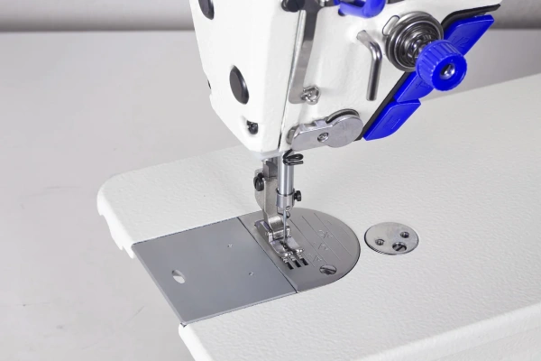 JUKKY F8 Промышленная автоматическая швейная машина (со столом) в интернет-магазине Hobbyshop.by по разумной цене