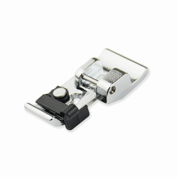 Лапка оверлочная со щеточкой Janome C J832-820-00